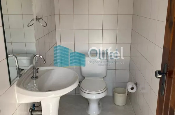 Excelente casa à venda no Condomínio São Joaquim,. Próxima ao lago, iluminação natural e muito arejada. No piso inferior a casa possui um espaço para home office, salão de jogos ou festas, 2 dormitórios e 1 suíte. No piso superior são 3 suítes sendo 1 mas - Foto 22