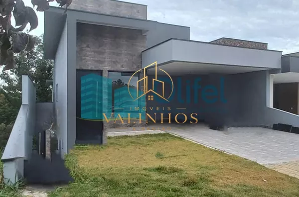 Excelente casa nova, assobradada,  em condomínio fechado na cidade de  Louveira. Condomínio conta com lazer completo com salão de festas, piscina, playground, campo de futebol, churrasqueira, academia, salão de jogos, brinquedoteca. redário, pet play, ves