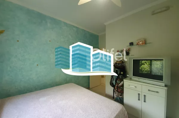 Excelente casa, com ótima metragem em um dos condomínios conhecidos pela sua imensa área verde e beleza, excelente localização na cidade de Vinhedo. A casa foi construída em um terreno praticamente plano, opção ideal para quem busca acessibilidade. A casa - Foto 34