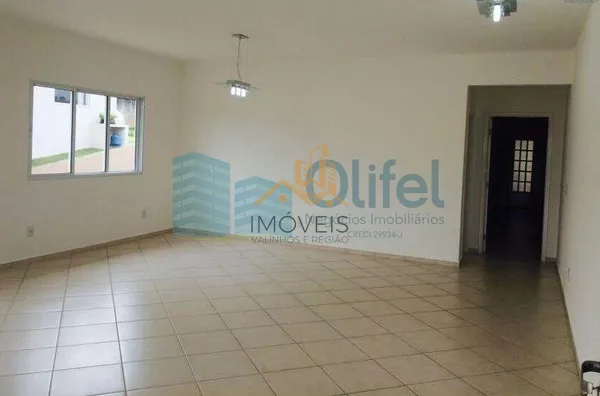 Excelente casa térrea em condomínio fechado na cidade de Louveira com 3 suítes, sala de estar, jantar e TV, cozinha ampla e planejada, banheiro social, linda área gourmet com churrasqueira com fechamento em vidro, piscina e vagas de garagem.  Imóvel rico - Foto 5
