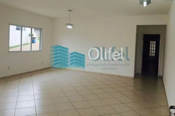 Excelente casa térrea em condomínio fechado na cidade de Louveira com 3 suítes, sala de estar, jantar e TV, cozinha ampla e planejada, banheiro social, linda área gourmet com churrasqueira com fechamento em vidro, piscina e vagas de garagem.  Imóvel rico - Foto 5