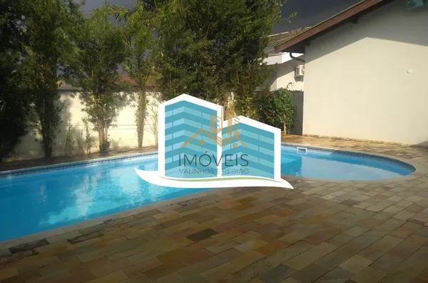 Casa térrea  em condomínio na cidade de Valinhos, contendo apenas escada para  acesso à casa. Localizada  região do Paiquerê, próximo ao Colégio Porto Seguro, Shopping Valinhos. Imóvel  com 3 dormitórios, sendo 1 suíte, todos com armários e ar condicionad - Foto 5