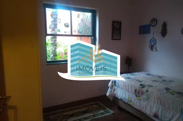 Casa térrea  em condomínio na cidade de Valinhos, contendo apenas escada para  acesso à casa. Localizada  região do Paiquerê, próximo ao Colégio Porto Seguro, Shopping Valinhos. Imóvel  com 3 dormitórios, sendo 1 suíte, todos com armários e ar condicionad - Foto 36
