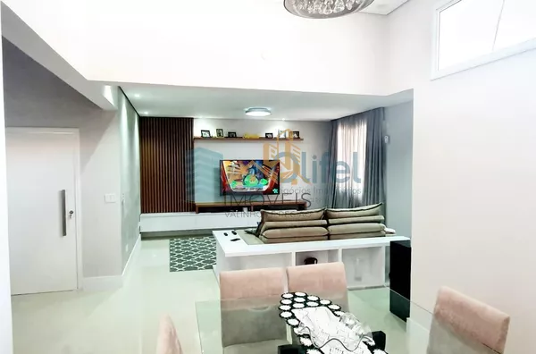 Excelente casa com 306 m², no melhor condomínio de Louveira, 01 suíte máster (closet e banho amplos com varanda + 02 dormitórios amplos, sala ampla e sala de jantar. Todos ambientes com ar condicionado novo. Cozinha, despensa, lavanderia, escritório e áre - Foto 28