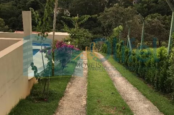 Linda chácara na cidade de Louveira com 3 suítes, ampla sala para2 ambientes, piscina, área gourmet com churrasqueira, forno de pizza, vestiário masculino e feminino com banheiros, pomar, quiosque, cocheira, vaga de garagem para até 10 carros. Excelente l - Foto 6