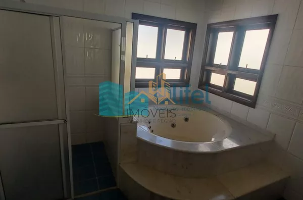 Para você que  busca uma excelente casa, assobradada, ensolarada, com ventilação natural, rua arborizada, condomínio com total segurança, acesso com identificação facial, portaria 24hs, área de lazer em uma cidade como Louveira, com estrutura, porém, mant - Foto 14
