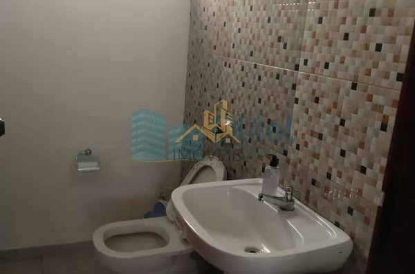 Casa térrea em condomínio em Louveira com 4 dormitórios, sendo 2 suítes, uma master com closet, cozinha planejada, lavanderia, sala ampla para 3 ambientes, quintal, piscina, vagas para 4 carros, sendo 2 cobertas e 2 descobertas. Condomínio com quadra de t - Foto 14