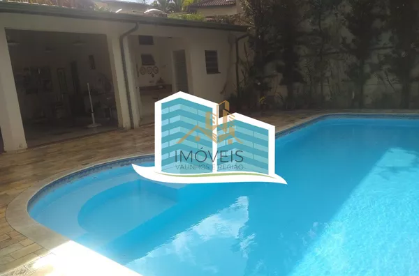 Casa térrea  em condomínio na cidade de Valinhos, contendo apenas escada para  acesso à casa. Localizada  região do Paiquerê, próximo ao Colégio Porto Seguro, Shopping Valinhos. Imóvel  com 3 dormitórios, sendo 1 suíte, todos com armários e ar condicionad - Foto 4