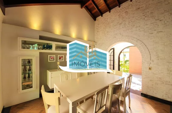 Maravilhosa casa a venda em condomínio na cidade de valinhos. com detalhes rústicos e da arquitetura inglesa. Aquela casa com cara de casa, a arquitetura diferenciada parece nos abraçar entre seus grandes vãos, vigas de madeira e concreto, arcos e piso ce - Foto 34