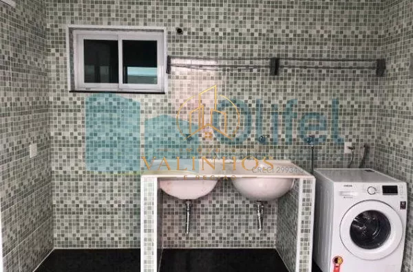 Sobrado em condomínio na cidade de Louveira,  com 3 dormitórios, 2 suítes, sendo 1 master com closet, escritório, sala 3 ambientes, home theater, ampla cozinha rica em armários, despensa, lavanderia, área gourmet com varanda, piscina aquecida, todo piso e