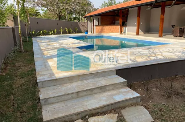 Excelente casa à venda no Condomínio São Joaquim,. Próxima ao lago, iluminação natural e muito arejada. No piso inferior a casa possui um espaço para home office, salão de jogos ou festas, 2 dormitórios e 1 suíte. No piso superior são 3 suítes sendo 1 mas - Foto 26