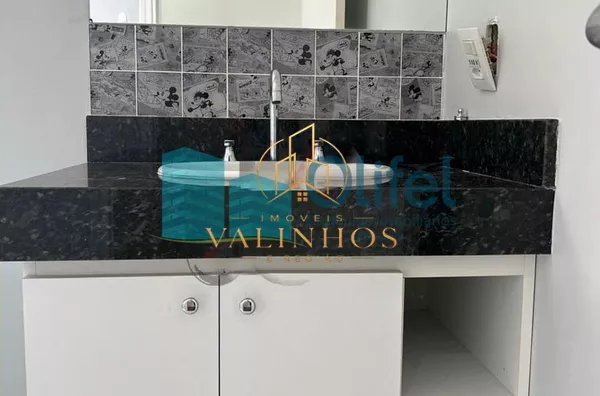 Linda casa para venda e locação no Condomínio Jardim Paulista em Vinhedo/SP. Lindo sobrado com projeto moderno. Piso inferior: lavabo, escritório, amplas salas, cozinha planejada com despensa, ampla área gourmet integrada com cozinha e sala (1 suíte, banh