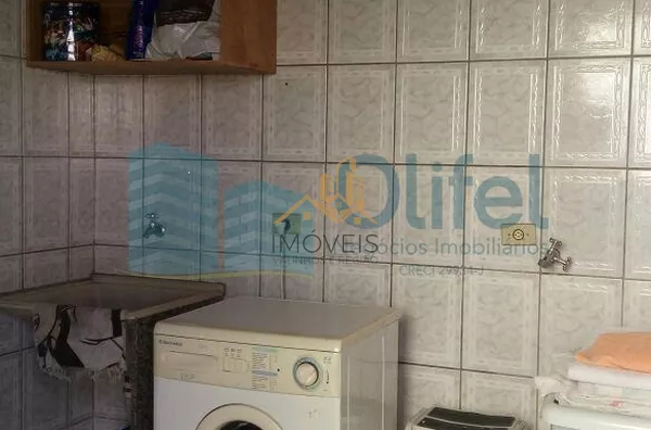 Ótima casa em bairro tradicional na cidade de Louveira. Área mista com 200m de área construída e 250m de área total. Casa com amplas sala de estar e jantar, cozinha planejada, 3 dormitórios, sendo 1 suíte, com closet, jardim de inverno, lavanderia, quarto - Foto 3