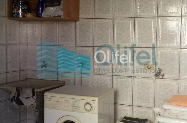 Ótima casa em bairro tradicional na cidade de Louveira. Área mista com 200m de área construída e 250m de área total. Casa com amplas sala de estar e jantar, cozinha planejada, 3 dormitórios, sendo 1 suíte, com closet, jardim de inverno, lavanderia, quarto - Foto 3