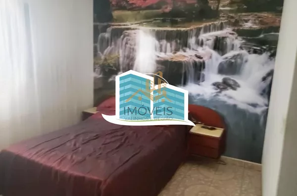 Excelente casa térrea a venda no Condomínio Parque Shangrilá na cidade de Campinas. Muita natureza e verde envolvem esse imóvel. A casa principal tem 3 dormitórios, sendo 1 suíte com closet, sala, cozinha e banheiro. Possui uma casa anexa, com sala, quart - Foto 4
