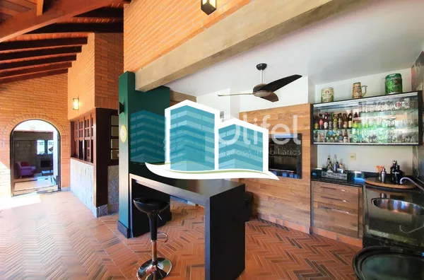 Maravilhosa casa a venda em condomínio na cidade de valinhos. com detalhes rústicos e da arquitetura inglesa. Aquela casa com cara de casa, a arquitetura diferenciada parece nos abraçar entre seus grandes vãos, vigas de madeira e concreto, arcos e piso ce - Foto 13