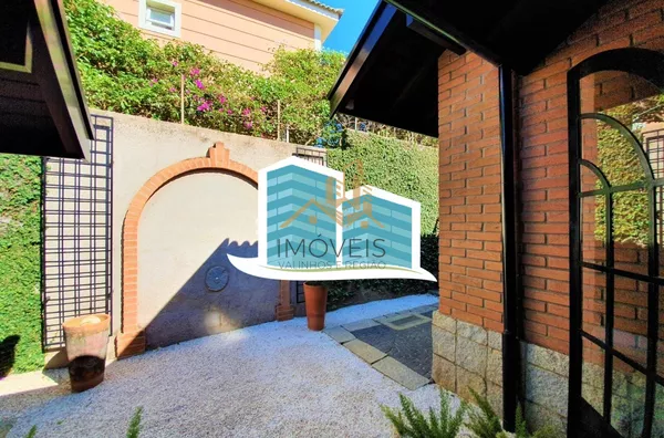 Maravilhosa casa a venda em condomínio na cidade de valinhos. com detalhes rústicos e da arquitetura inglesa. Aquela casa com cara de casa, a arquitetura diferenciada parece nos abraçar entre seus grandes vãos, vigas de madeira e concreto, arcos e piso ce - Foto 36