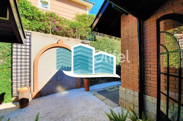Maravilhosa casa a venda em condomínio na cidade de valinhos. com detalhes rústicos e da arquitetura inglesa. Aquela casa com cara de casa, a arquitetura diferenciada parece nos abraçar entre seus grandes vãos, vigas de madeira e concreto, arcos e piso ce - Foto 36