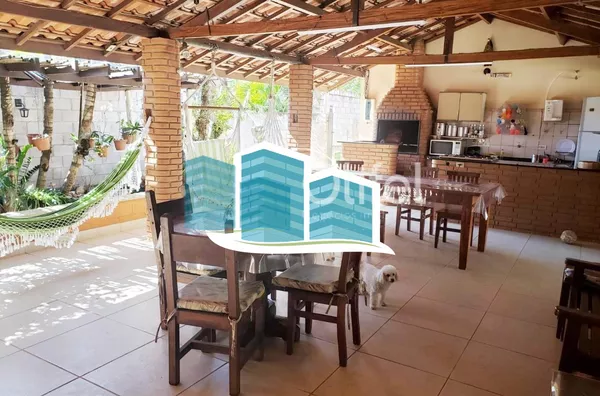 Excelente casa térrea a venda no Condomínio Parque Shangrilá na cidade de Campinas. Muita natureza e verde envolvem esse imóvel. A casa principal tem 3 dormitórios, sendo 1 suíte com closet, sala, cozinha e banheiro. Possui uma casa anexa, com sala, quart - Foto 23