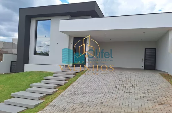 Imagine morar com a sua família em uma casa nova, totalmente térrea em um excelente condomínio com reserva ao seu entorno, ruas arborizadas e uma excelente área de lazer e segurança.  O imóvel possui 3 suítes, sala ampla integrada a cozinha e área gourmet