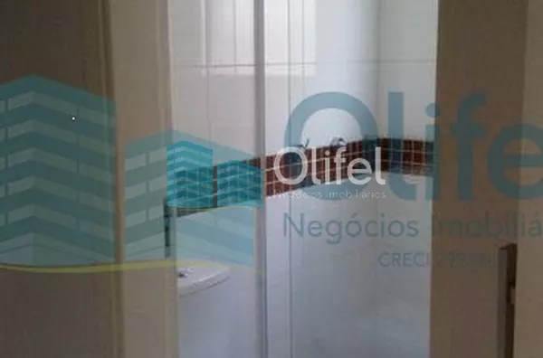 Excelente casa térrea com 3 dormitórios , sendo 1 suíte e 2 dormitórios com suíte americana (banheiro com entrada para dos 2 dormitórios, lavabo, escritório, ampla cozinha com armários, despensa, lavanderia, quintal com churrasqueira com armário e pia, ba - Foto 12