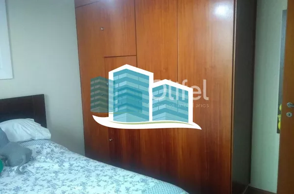 Casa térrea  em condomínio na cidade de Valinhos, contendo apenas escada para  acesso à casa. Localizada  região do Paiquerê, próximo ao Colégio Porto Seguro, Shopping Valinhos. Imóvel  com 3 dormitórios, sendo 1 suíte, todos com armários e ar condicionad - Foto 37