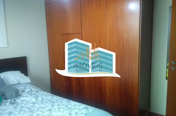 Casa térrea  em condomínio na cidade de Valinhos, contendo apenas escada para  acesso à casa. Localizada  região do Paiquerê, próximo ao Colégio Porto Seguro, Shopping Valinhos. Imóvel  com 3 dormitórios, sendo 1 suíte, todos com armários e ar condicionad - Foto 37