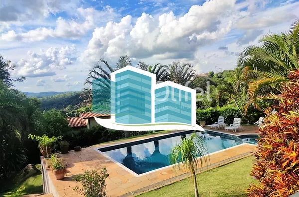 Linda casa no Condomínio Vale do Santa Fé, na cidade de Vinhedo, com excelente terreno, 2520m², 450m2 de construção, com muito verde, vista espetacular das varandas e dos quartos. Muito arejada e aconchegante, com 4 confortáveis suítes, 1 closet, amplo li - Foto 20