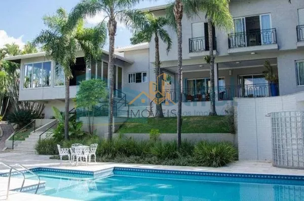 Casa residencial à venda, condomínio Estância Marambaia, Vinhedo. Maravilhosa casa, implantada em 4 lotes unificados que são passíveis de desmembramento, recentemente reformada, possui sala de estar com varanda e lago de carpas, sala de jantar, home theat - Foto 1