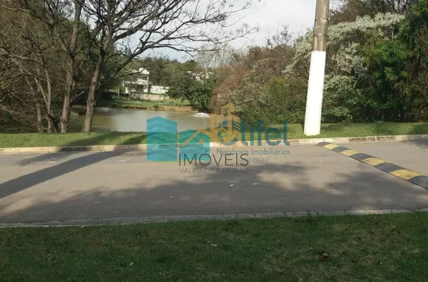 Terreno dentro de condomínio fechado, próximo ao centro da cidade, com topografia privilegiada, projeto  aprovado junto ao condomínio e prefeitura para constução de casa com 206 m² de área útil. Condomínio com Piscina, Churrasqueiras, Quadras de Tênis, Qu - Foto 11