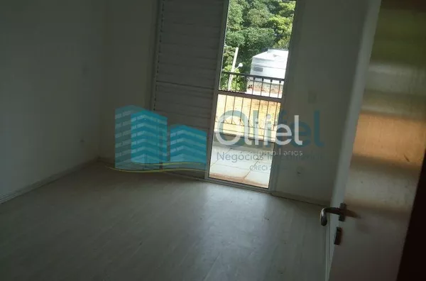 Descubra o encanto deste charmoso sobrado em um condomínio fechado em Valinhos. Com 5400m² de área verde, a casa oferece 3 dormitórios, suíte, quintal e muito mais. - Foto 14