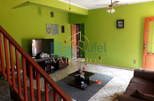 Excelente sobrado em bairro residencial na cidade de Louveira,  com 4 dormitórios, sendo 1 suíte com hidromassagem, banheiro social, sala, cozinha /copa e escritório. Edícula com 1 quarto, banheiro, cozinha e lavanderia.  Confira!!!