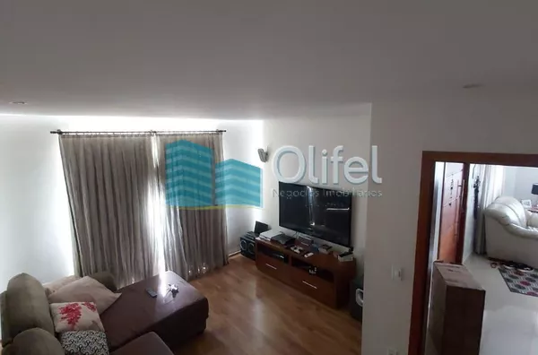 Lindo sobrado em condomínio com ótima localização e segurança 24 horas, 640 m² de terreno com 360 m² de construção, 4 dormitórios sendo 2 suítes e uma com hidromassagem e closet, 2 salas, lavabo, ampla cozinha com copa, lavanderia, ótimo espaço externo co - Foto 8