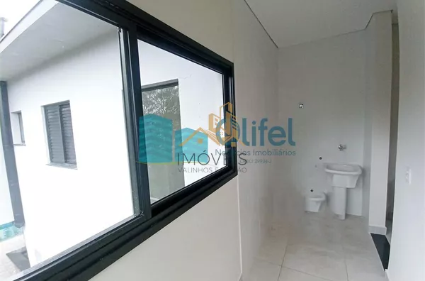 Excelente casa nova, assobradada,  em condomínio fechado na cidade de  Louveira. Condomínio conta com lazer completo com salão de festas, piscina, playground, campo de futebol, churrasqueira, academia, salão de jogos, brinquedoteca. redário, pet play, ves - Foto 12