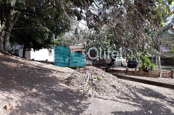 Chácara com 1696m² no bairro Monterrey, na cidade de Louveira,  sendo 137,00m de área construída. As casas são antigas, porém com boa estrutura e fundação. Piscina, pomar, poço caipira.  A chácara possui escritura do terreno, não permitindo dessa forma, f - Foto 14