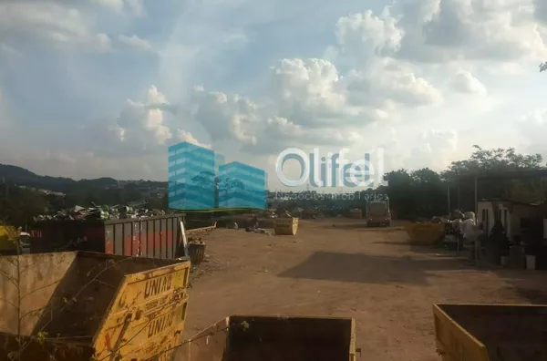 Área comercial/industrial,  com excelente localização de frente a rodovia.   Ótima topografia com platôs. Possibilidade de desmembramento, sendo a frente o valor de R$ 450,00 o metro e a parte de trás, R$ 385,00 o metro.  *Analisa permuta e possibilidade