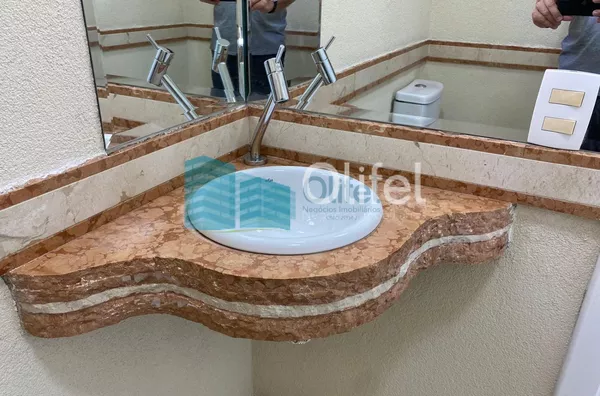Excelente casa à venda no Condomínio São Joaquim,. Próxima ao lago, iluminação natural e muito arejada. No piso inferior a casa possui um espaço para home office, salão de jogos ou festas, 2 dormitórios e 1 suíte. No piso superior são 3 suítes sendo 1 mas - Foto 6