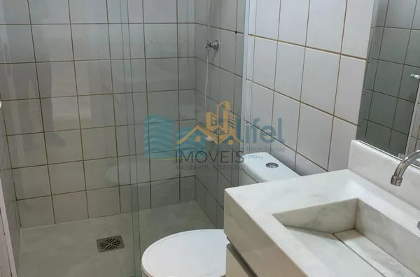 Excelente casa à venda no Condomínio São Joaquim,. Próxima ao lago, iluminação natural e muito arejada. No piso inferior a casa possui um espaço para home office, salão de jogos ou festas, 2 dormitórios e 1 suíte. No piso superior são 3 suítes sendo 1 mas - Foto 48
