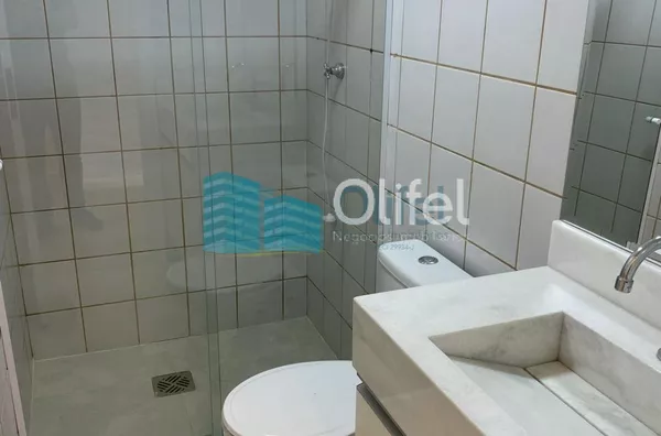 Excelente casa à venda no Condomínio São Joaquim,. Próxima ao lago, iluminação natural e muito arejada. No piso inferior a casa possui um espaço para home office, salão de jogos ou festas, 2 dormitórios e 1 suíte. No piso superior são 3 suítes sendo 1 mas - Foto 48