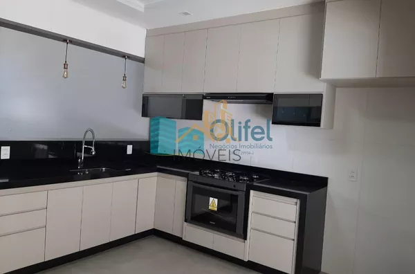 Linda casa térrea, 206m².O imóvel conta com 03 suítes com armários, sendo a suíte master com closet, escritório, lavabo, sala 2 ambientes, cozinha com armários e espaço gourmet com churrasqueira e armários, fogão cooktop  ja instalado. Piscina Aquecida. T - Foto 8