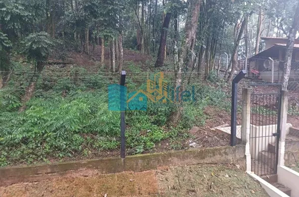 O imóvel está localizado em um dos melhores bairros da cidade de Louveira, com fácil acesso  a Rodovia Anhanguera que liga as principais cidades da região. Próximo ao centro e principais comércios como  supermercados, farmácias,  hospital, restaurantes, - Foto 8