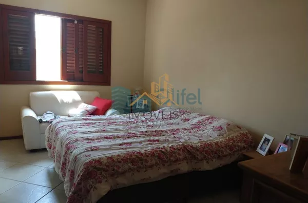 Casa térrea em condomínio em Louveira com 4 dormitórios, sendo 2 suítes, uma master com closet, cozinha planejada, lavanderia, sala ampla para 3 ambientes, quintal, piscina, vagas para 4 carros, sendo 2 cobertas e 2 descobertas. Condomínio com quadra de t - Foto 6