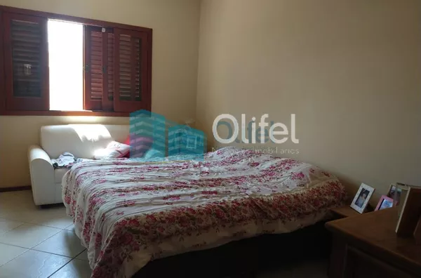 Casa térrea em condomínio em Louveira com 4 dormitórios, sendo 2 suítes, uma master com closet, cozinha planejada, lavanderia, sala ampla para 3 ambientes, quintal, piscina, vagas para 4 carros, sendo 2 cobertas e 2 descobertas. Condomínio com quadra de t - Foto 6
