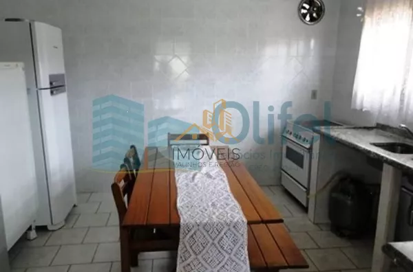 Linda casa em condomínio fechado na cidade de  Vinhedo, 698 m² área construída, 1450,00 m² de terreno, 5 dormitórios sendo 2 suítes, living 4 ambientes, 4 banheiros, 6 vagas de garagem cobertas, piscina, local com muito verde e tranquilidade.  Venha morar - Foto 6