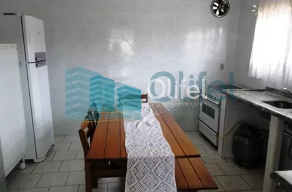 Linda casa em condomínio fechado na cidade de  Vinhedo, 698 m² área construída, 1450,00 m² de terreno, 5 dormitórios sendo 2 suítes, living 4 ambientes, 4 banheiros, 6 vagas de garagem cobertas, piscina, local com muito verde e tranquilidade.  Venha morar - Foto 6