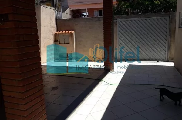 Excelente casa de esquina em bairro residencial, próximo ao centro na cidade de Louveira.  Possui 3 dormitórios sendo 1 suíte com closet e banheira de hidromassagem de 4 lugares. Sala 3 ambientes, sala de TV, escritório, despensa e lavanderia fechada. Pos - Foto 28