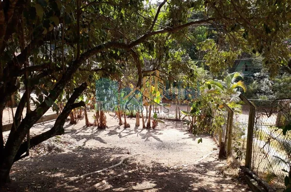 Chácara com 1696m² no bairro Monterrey, na cidade de Louveira,  sendo 137,00m de área construída. As casas são antigas, porém com boa estrutura e fundação. Piscina, pomar, poço caipira.  A chácara possui escritura do terreno, não permitindo dessa forma, f - Foto 10