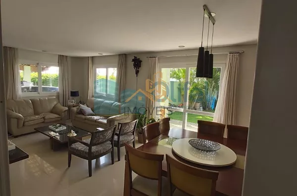 Lindo sobrado em condomínio com ótima localização e segurança 24 horas, 640 m² de terreno com 360 m² de construção, 4 dormitórios sendo 2 suítes e uma com hidromassagem e closet, 2 salas, lavabo, ampla cozinha com copa, lavanderia, ótimo espaço externo co - Foto 6