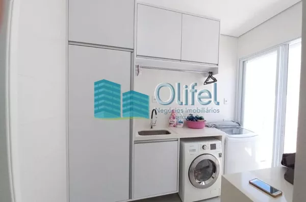 Lindo sobrado com excelente acabamento no  condomínio  Santa Isabel na cidade de Louveira com bastante verde, ideal para quem busca tranquilidade para a família e os amigos.  A casa conta com 3 suítes, sala ampla com pé direito duplo, cozinha rica em armá - Foto 3