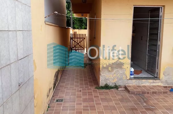 Excelente sobrado em bairro residencial na cidade de Louveira,  com 4 dormitórios, sendo 1 suíte com hidromassagem, banheiro social, sala, cozinha /copa e escritório. Edícula com 1 quarto, banheiro, cozinha e lavanderia.  Confira!!! - Foto 24